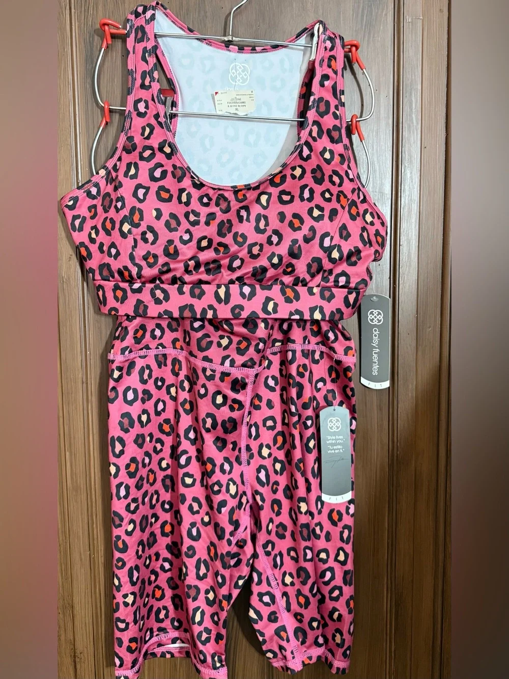 Daisy Fuentes Women's Pink Leopard Print Sports Bra & bike shorts XL
